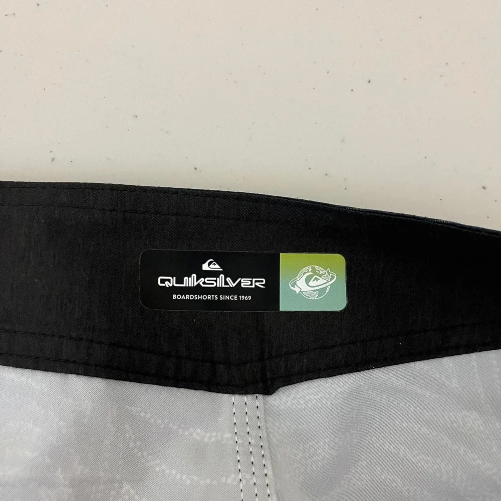 Quiksilver SurfSilk Mens 36 Boardshorts Blue Tribal Leaf Print Hawaii‎